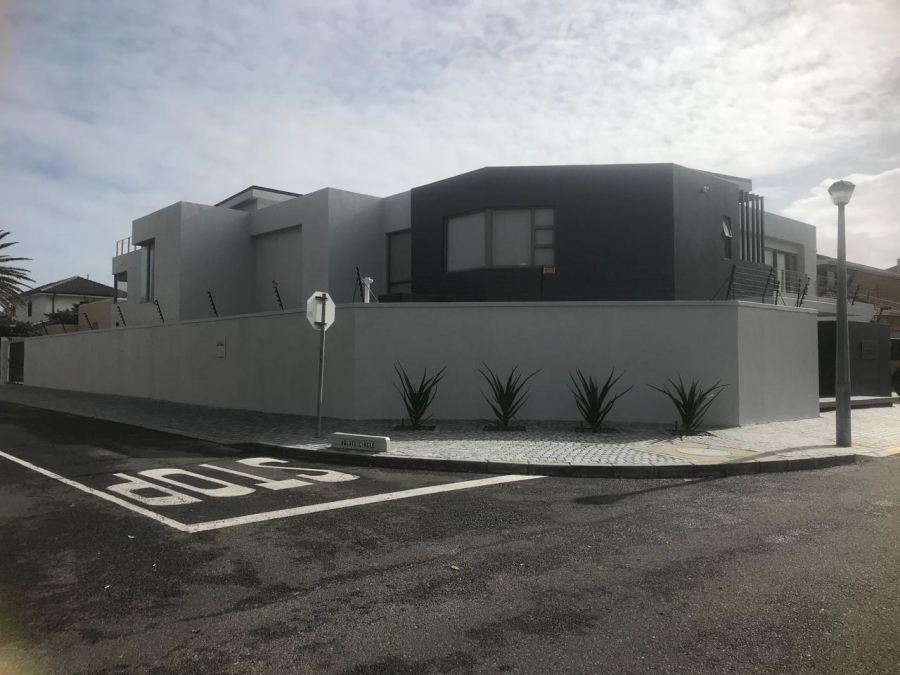 To Let 3 Bedroom Property for Rent in Sunset Beach Western Cape